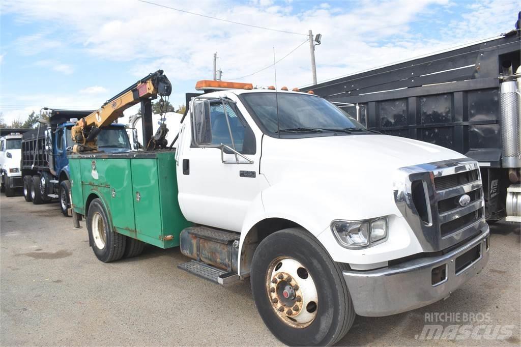 Ford F650 Общински/универсални превозни средства
