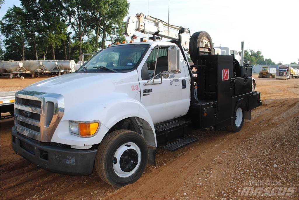 Ford F650 Общински/универсални превозни средства
