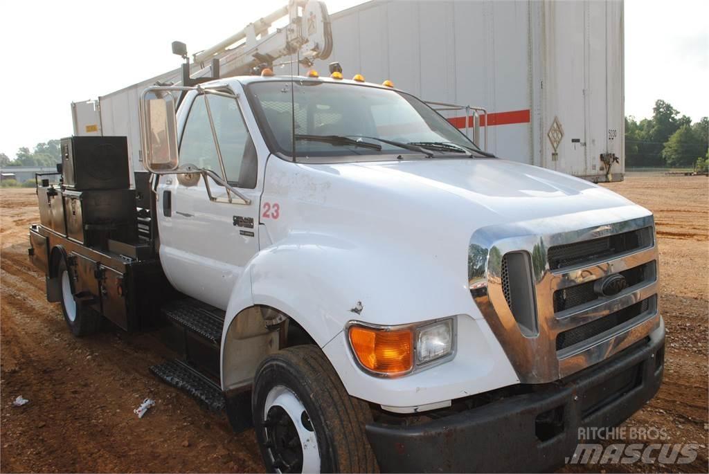 Ford F650 Общински/универсални превозни средства
