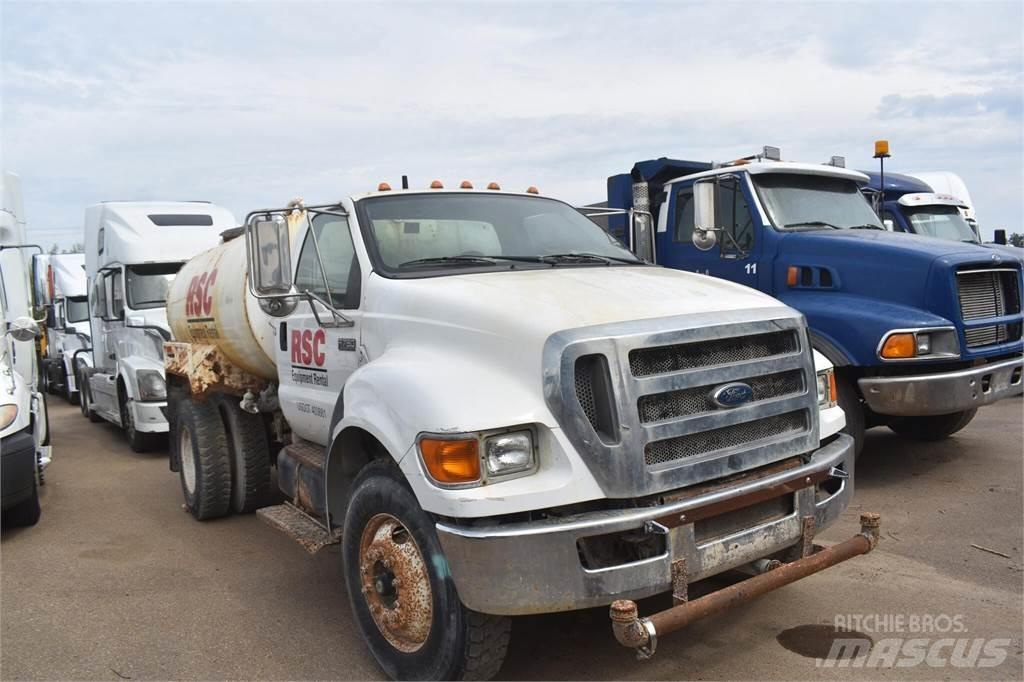 Ford F750 Цистерна