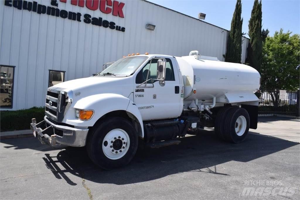 Ford F750 Цистерна