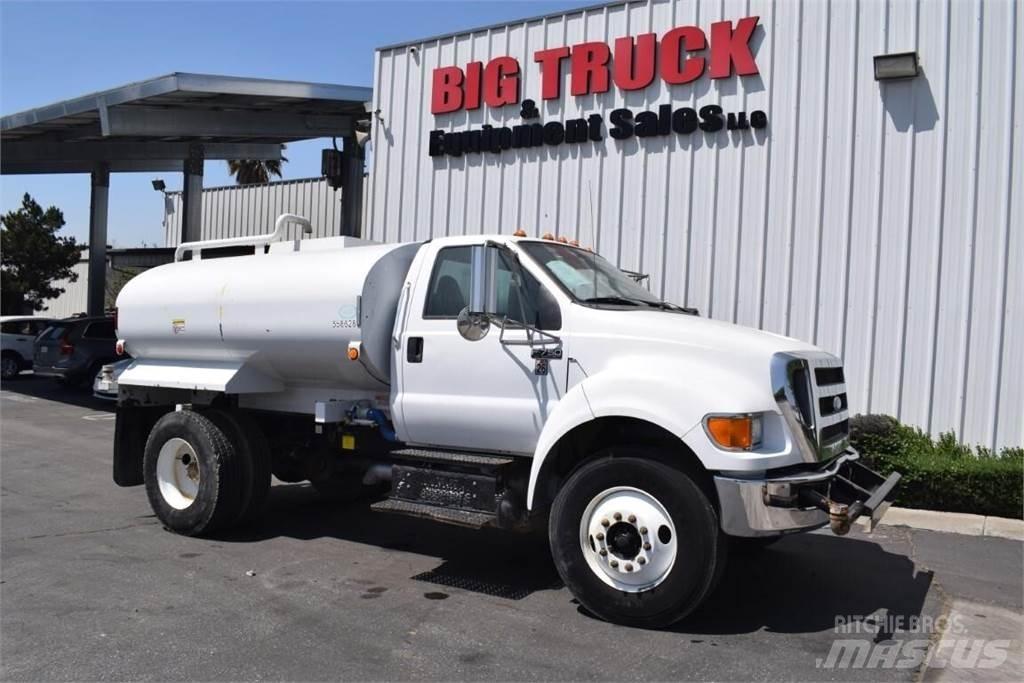Ford F750 Цистерна
