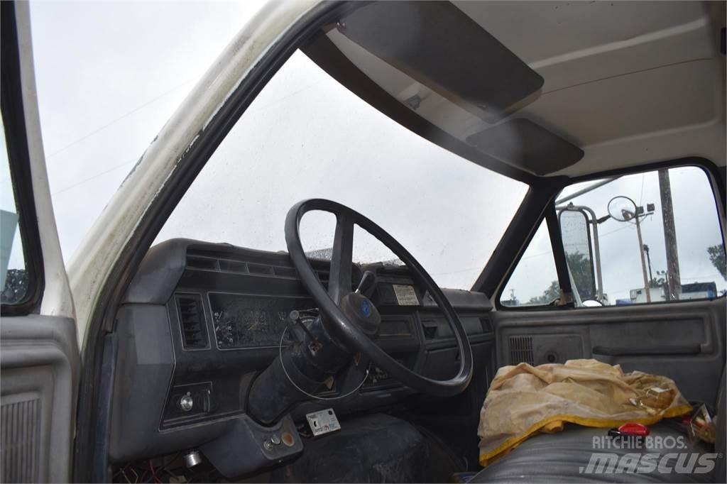 Ford F800 Автокранове