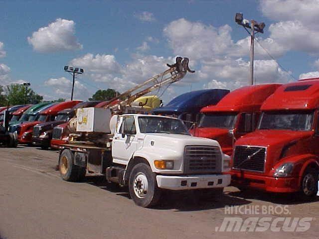 Ford F800 Общински/универсални превозни средства
