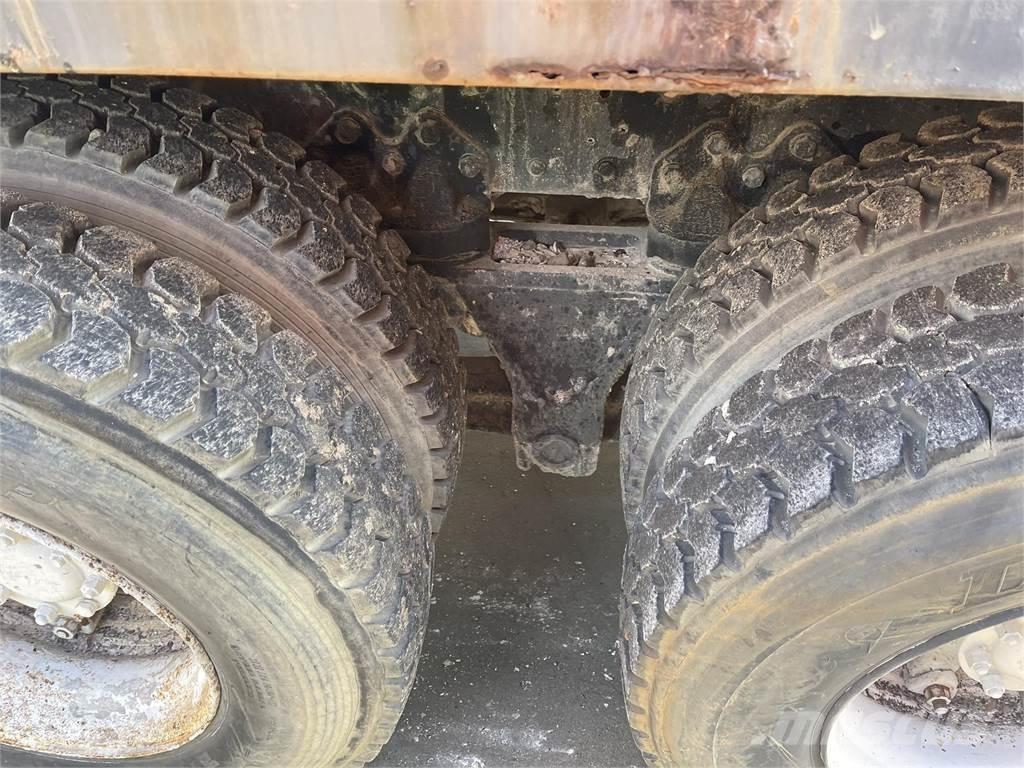 Ford L8000 Самосвал