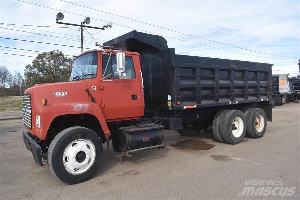 Ford L8000 Самосвал