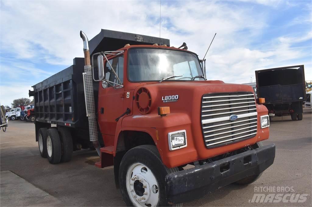 Ford L8000 Самосвал