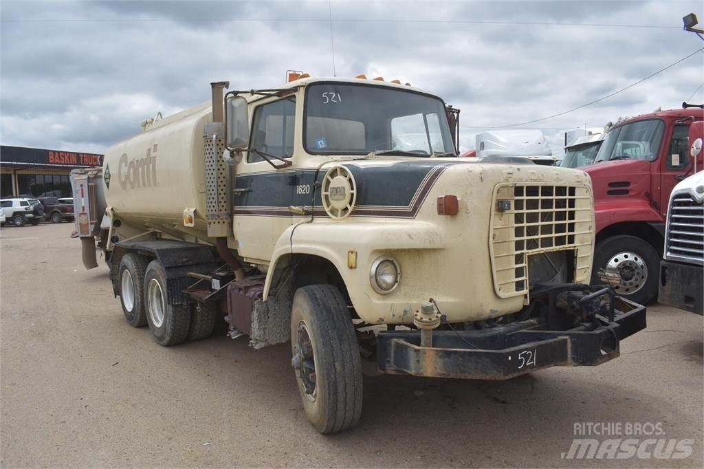 Ford L8000 Цистерна