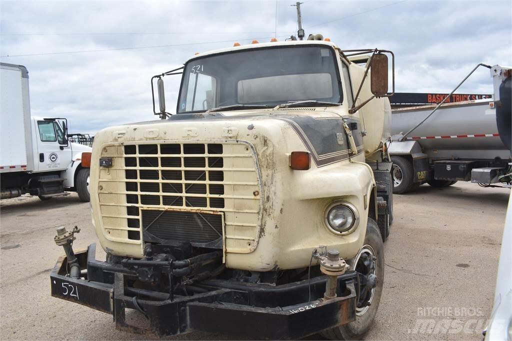 Ford L8000 Цистерна