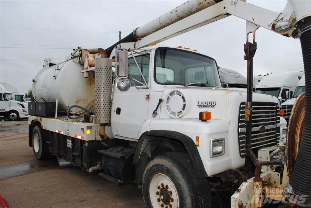 Ford L8000 Цистерна