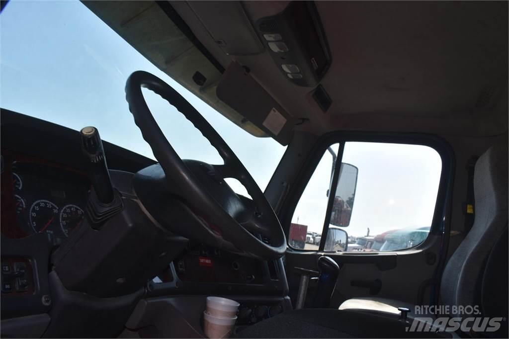 Freightliner 114SD Самосвал