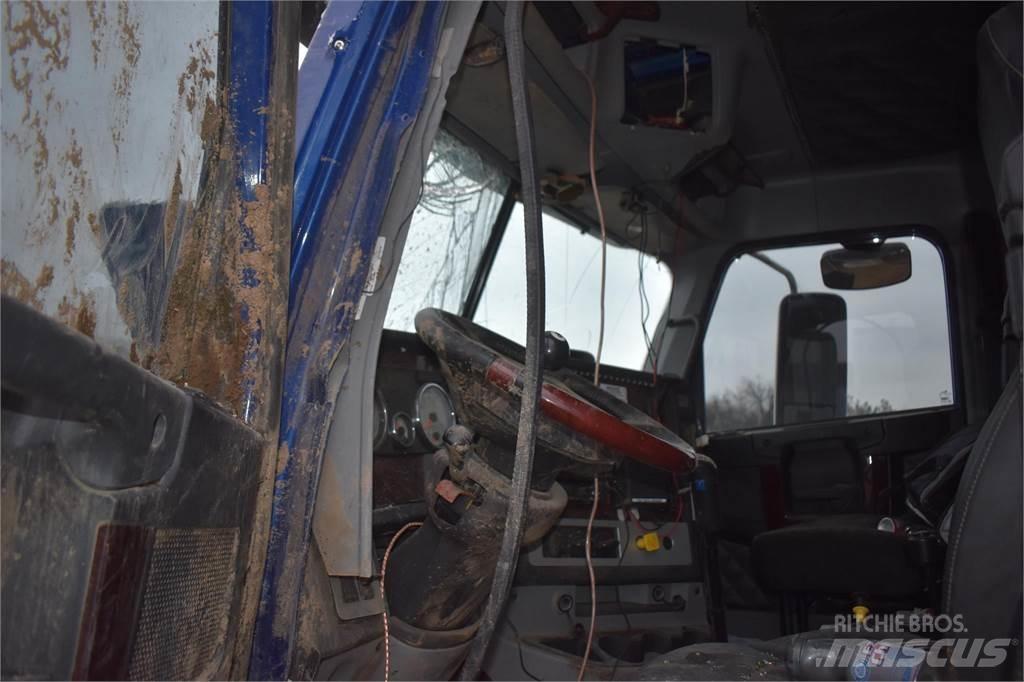 Freightliner 122SD Самосвал