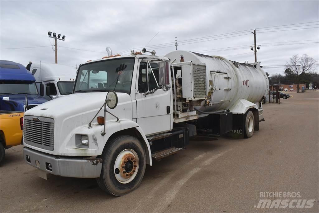 Freightliner FL70 Цистерна