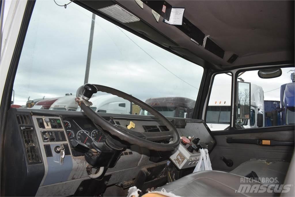 Freightliner FL70 Цистерна