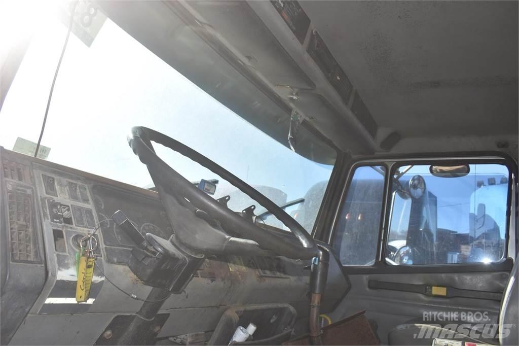 Freightliner FLC112 Самосвал