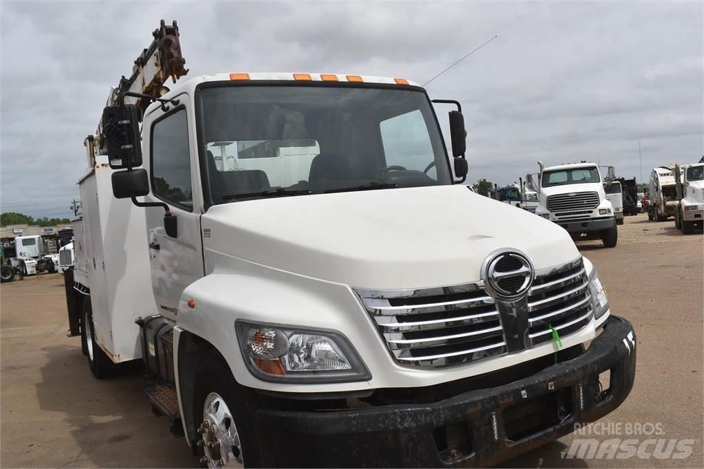 Hino 338 Общински/универсални превозни средства
