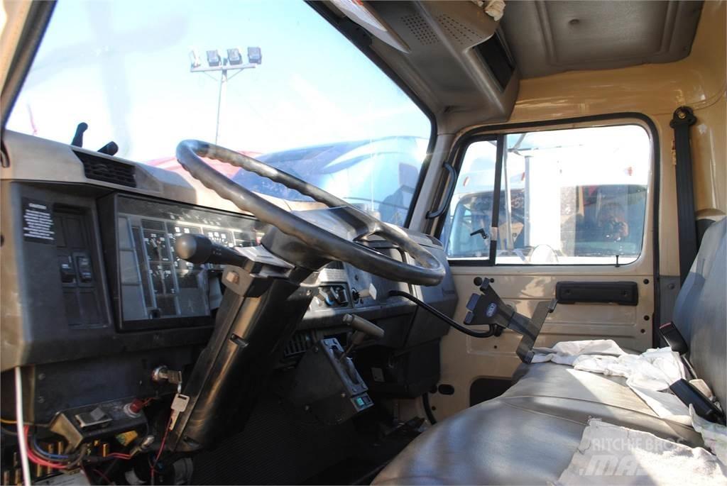 International 4700 Автокранове