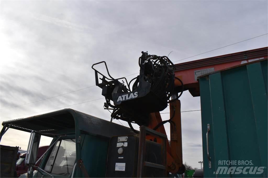 International 4700 Автокранове