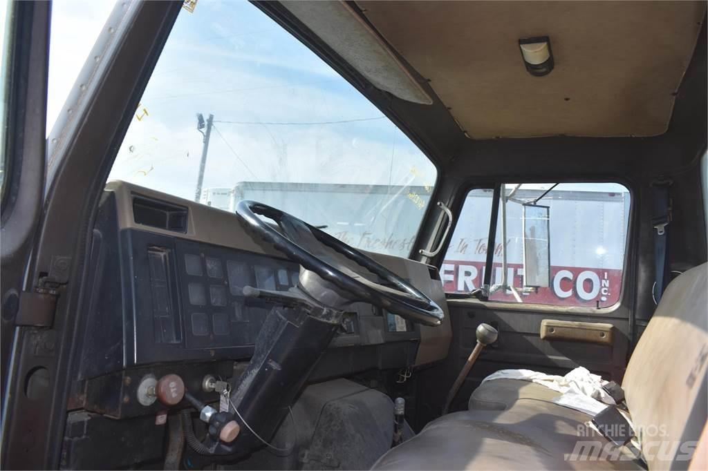 International 4900 Автокранове