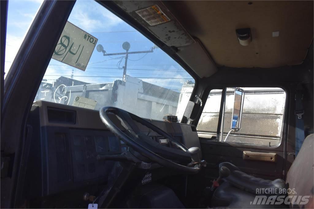 International 4900 Автокранове