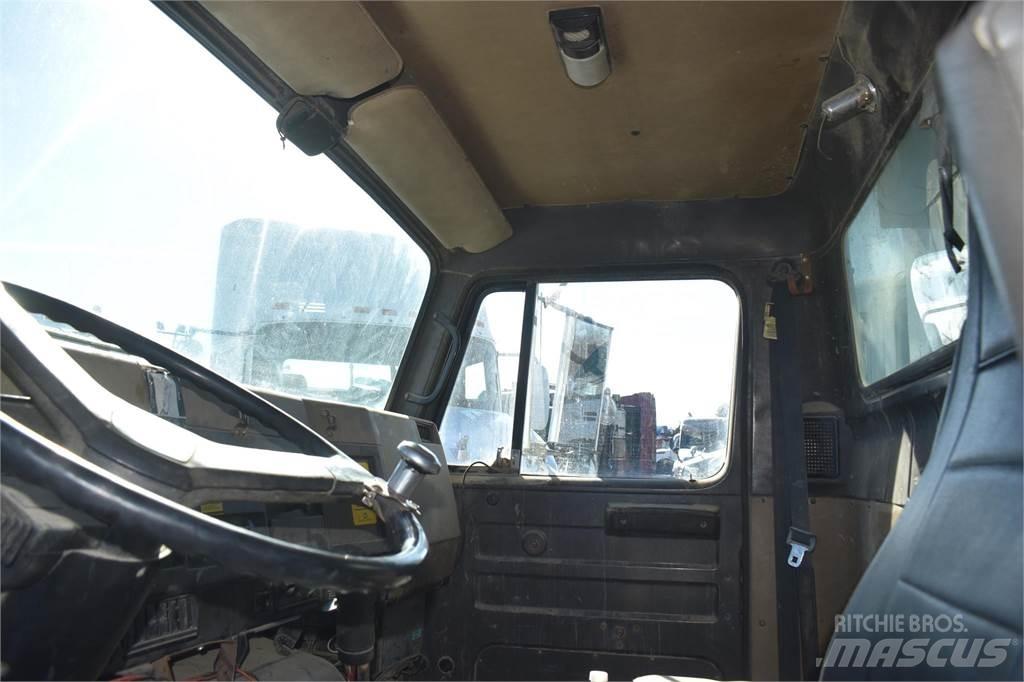 International 4900 Самосвал