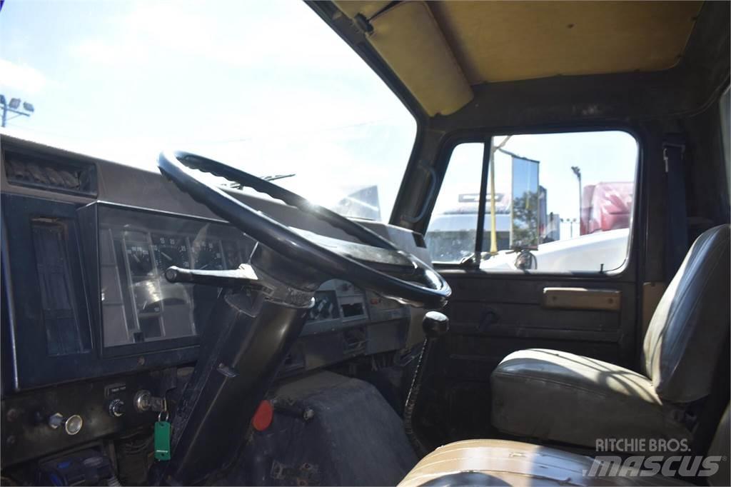 International 4900 Самосвал