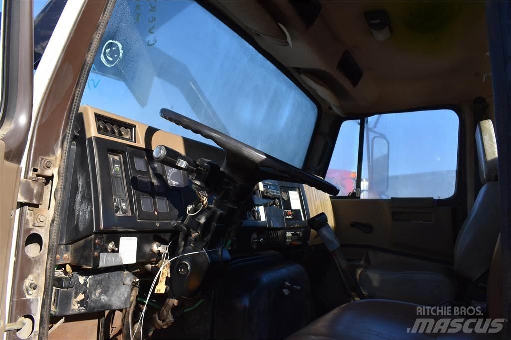 International 8200 Автокранове