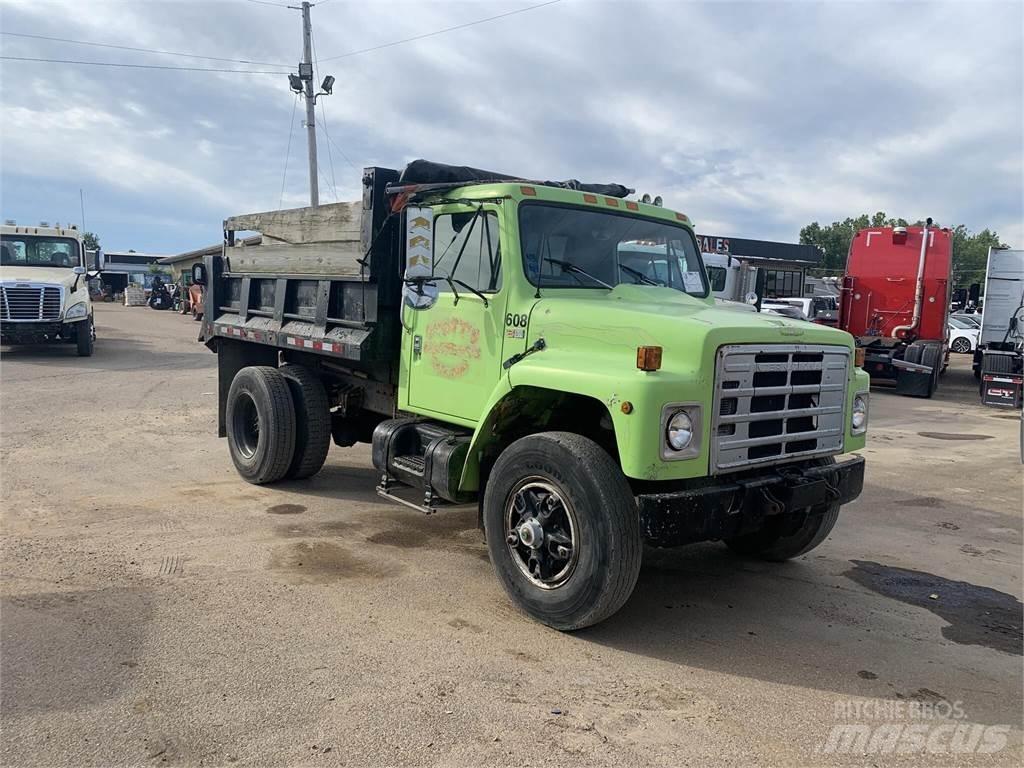 International M1754 Самосвал