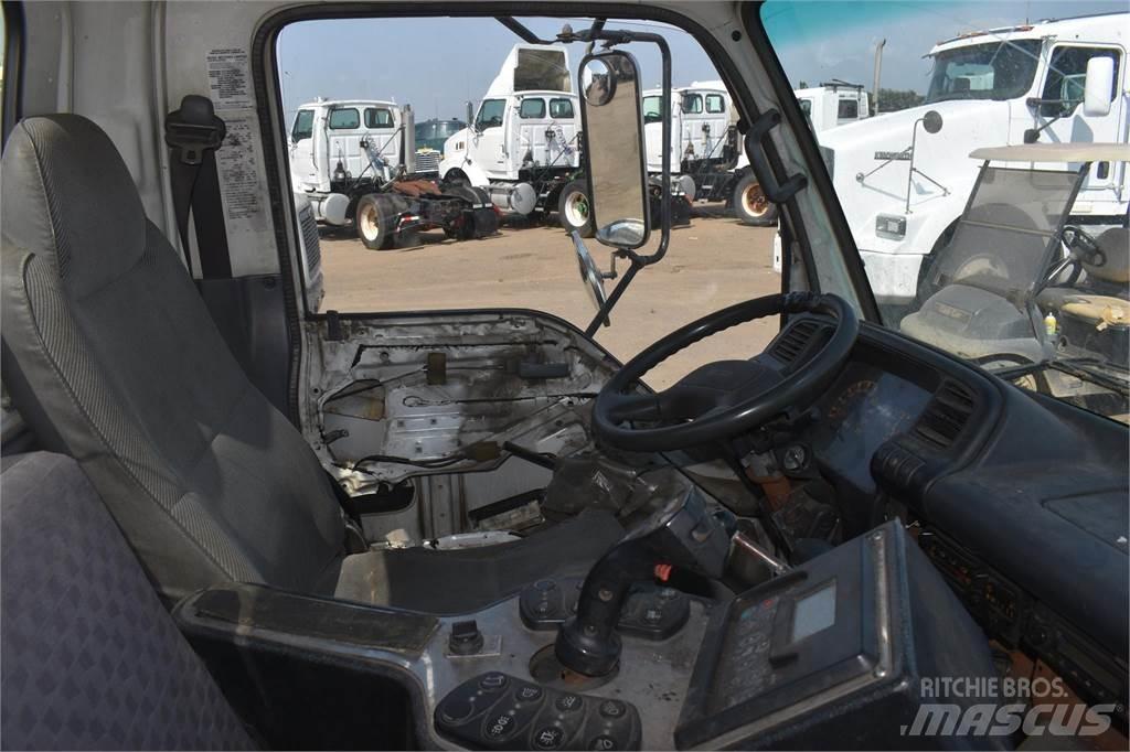 Isuzu NPR Камиони за почистване