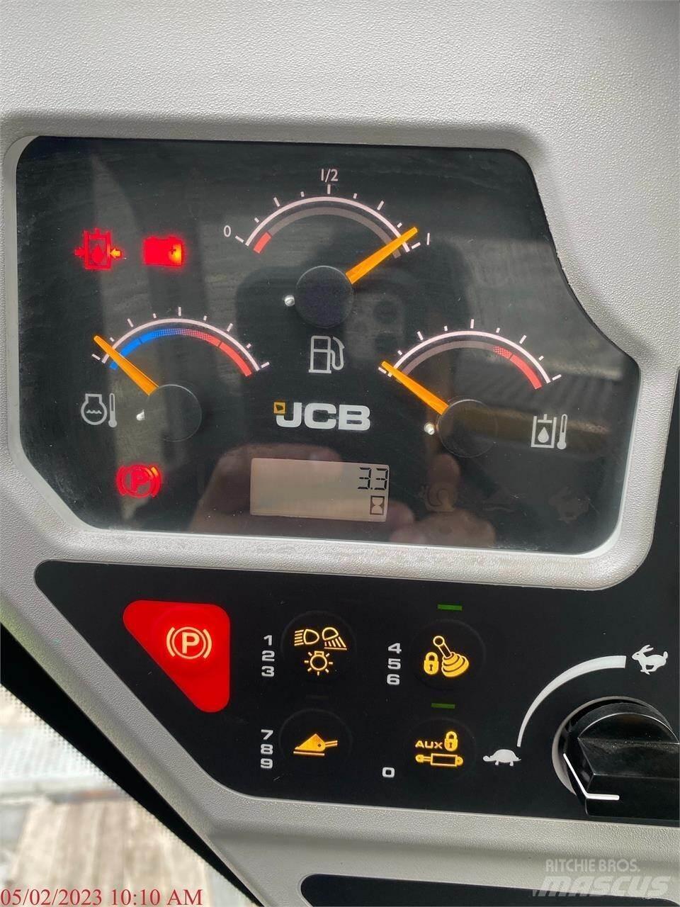 JCB 300 Мини товарачи
