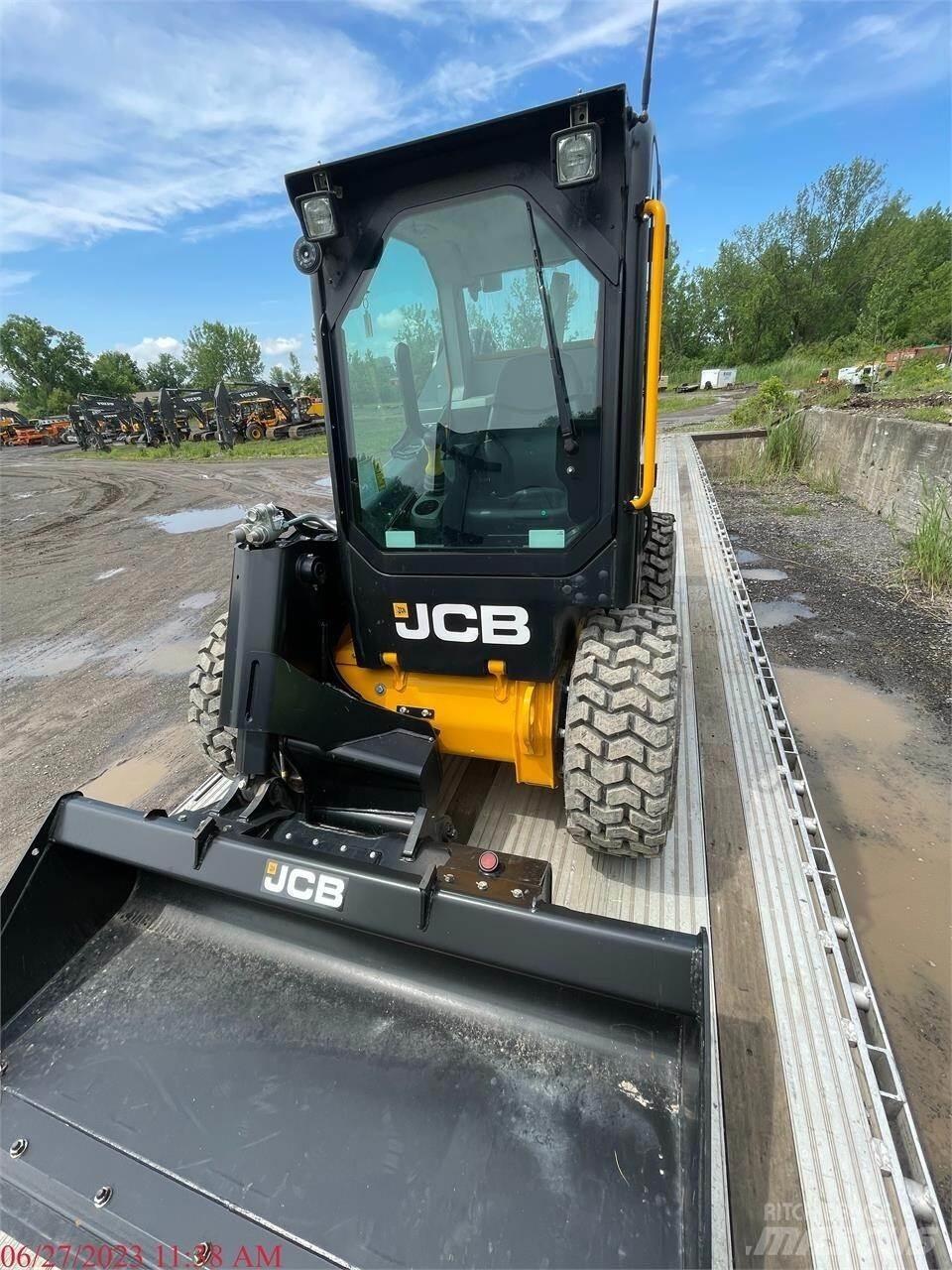 JCB 300 Мини товарачи
