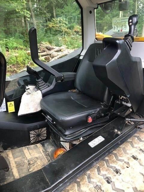 JCB 300T Мини товарачи
