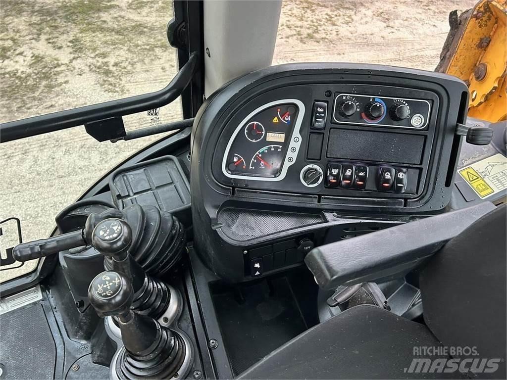 JCB 3CX Товарач със заден ексватор