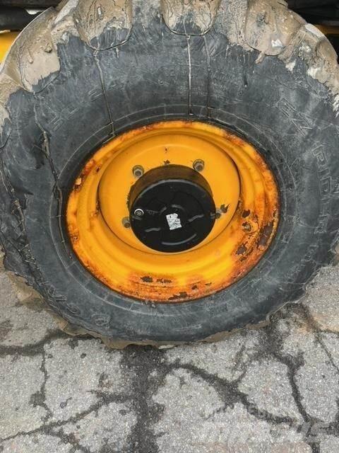 JCB 3CX Товарач със заден ексватор