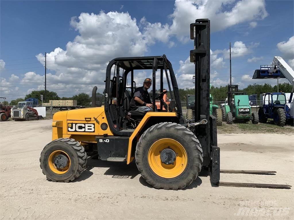 JCB 930 Камиони за херавни местности