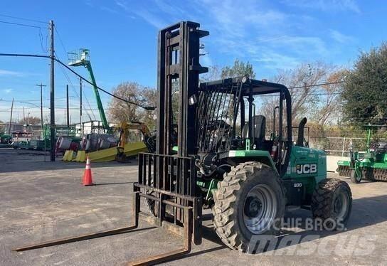 JCB 930 Камиони за херавни местности