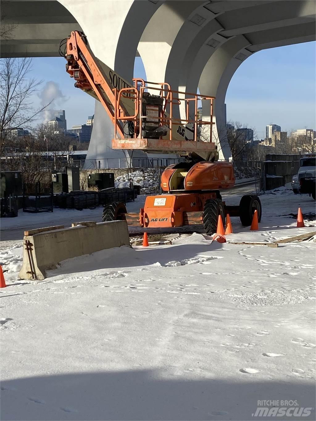 JLG 1350SJP Телескопични повдигачи
