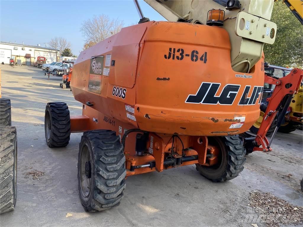 JLG 600S Телескопични повдигачи

