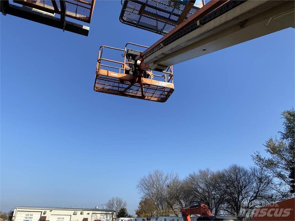 JLG 600S Телескопични повдигачи
