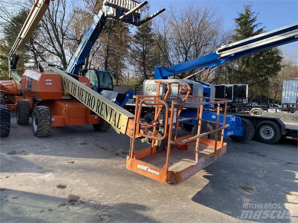 JLG 600S Телескопични повдигачи
