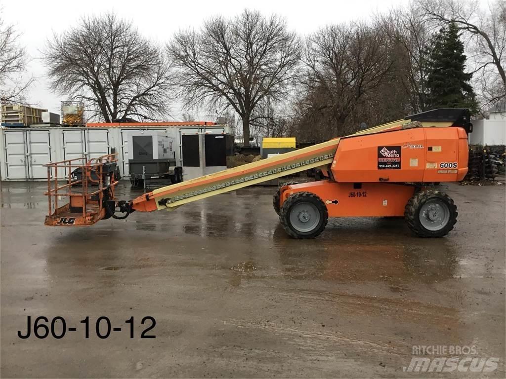 JLG 600S Телескопични повдигачи
