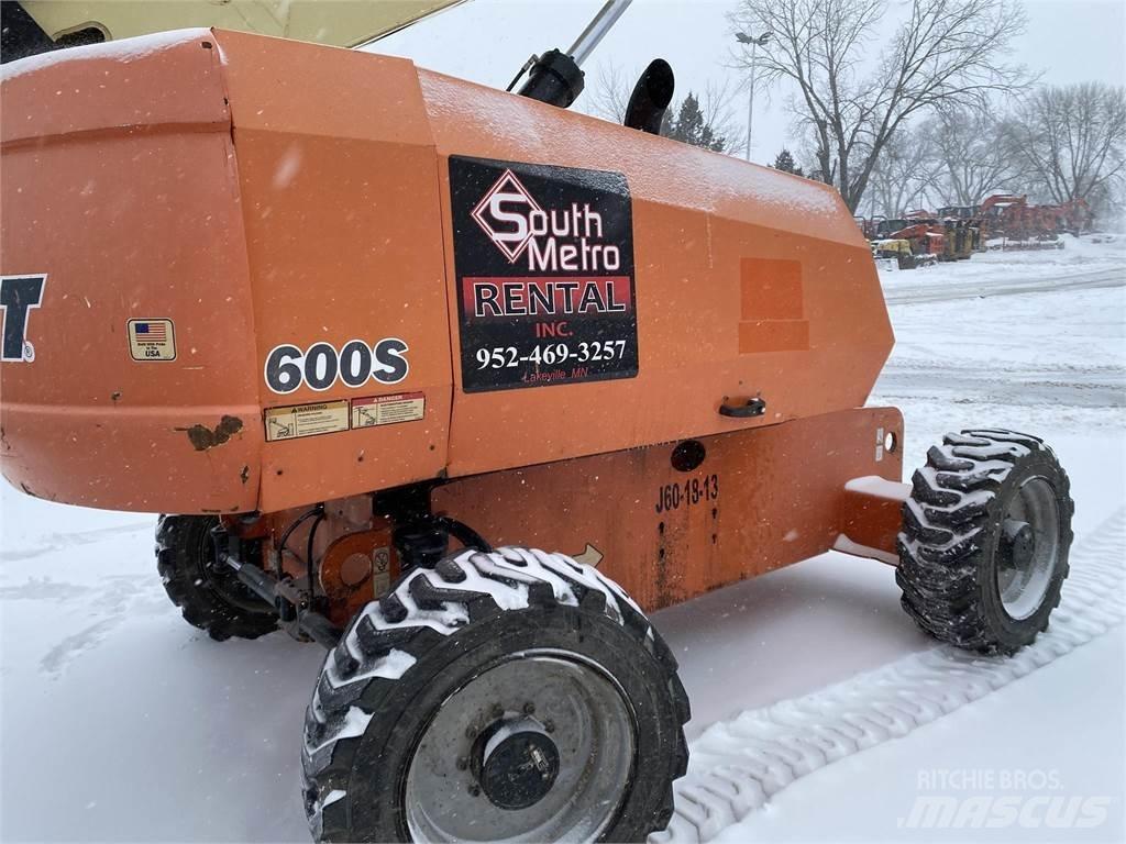 JLG 600S Телескопични повдигачи
