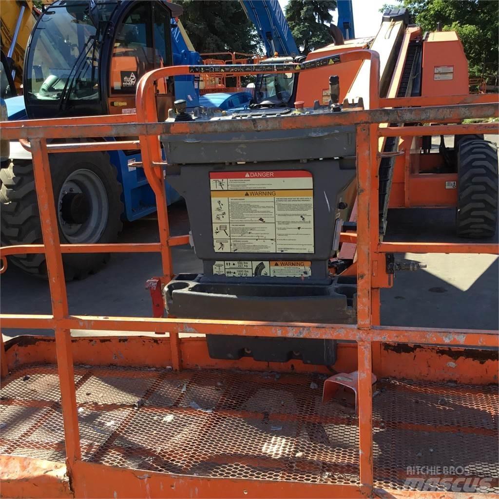 JLG 600S Телескопични повдигачи
