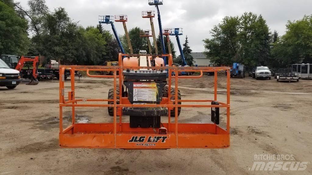 JLG 600S Телескопични повдигачи
