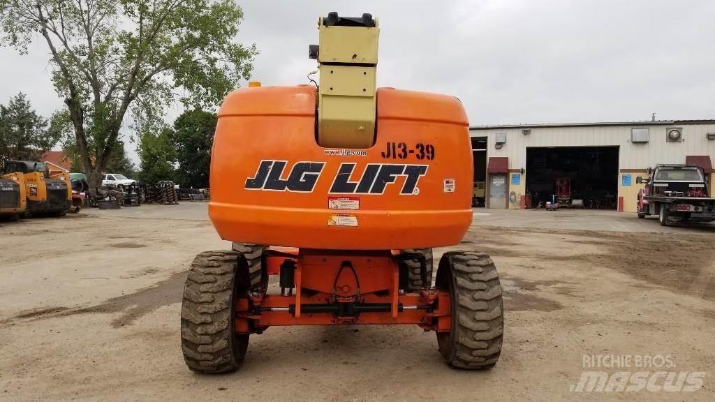 JLG 600S Телескопични повдигачи
