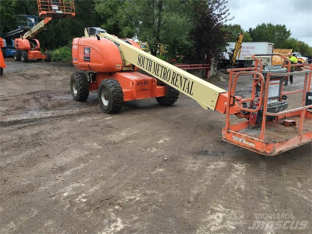 JLG 600S Телескопични повдигачи
