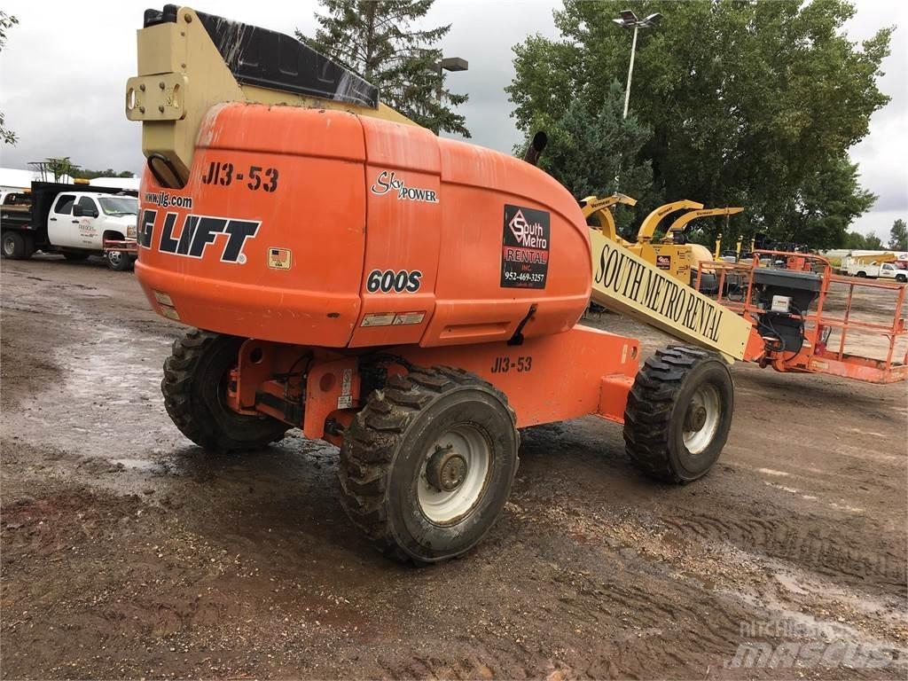 JLG 600S Телескопични повдигачи
