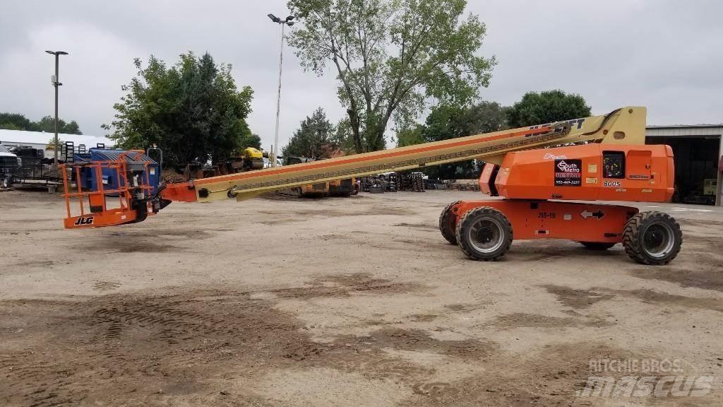 JLG 800S Телескопични повдигачи
