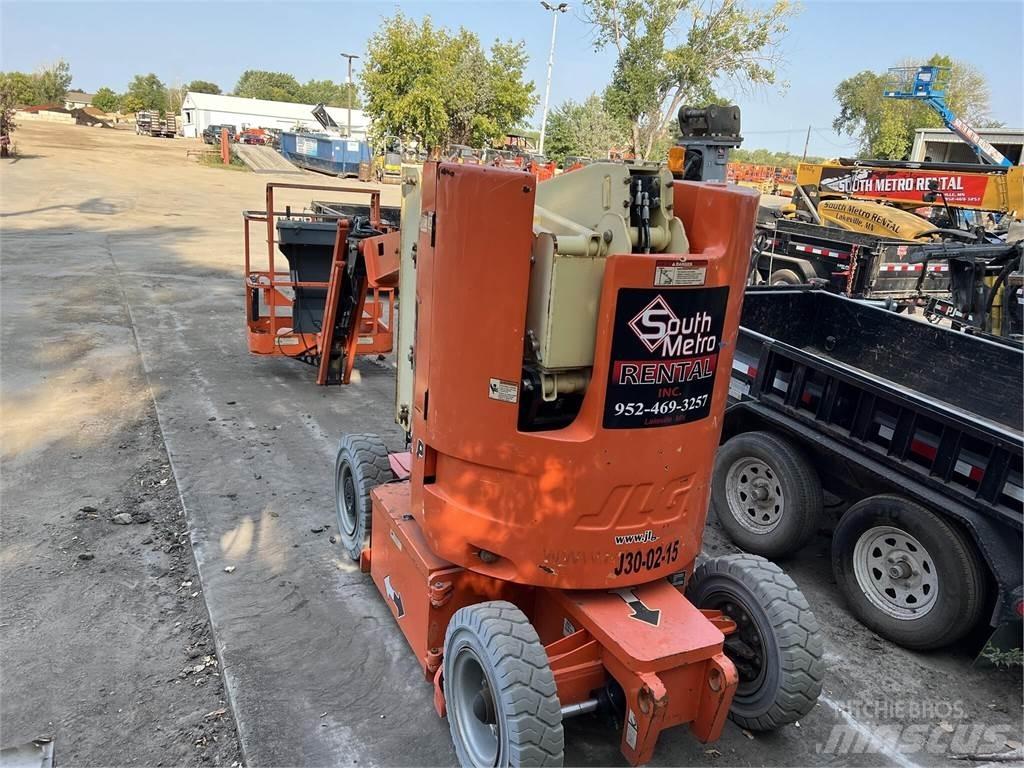 JLG E300AJP Съчленени стрелови подемници