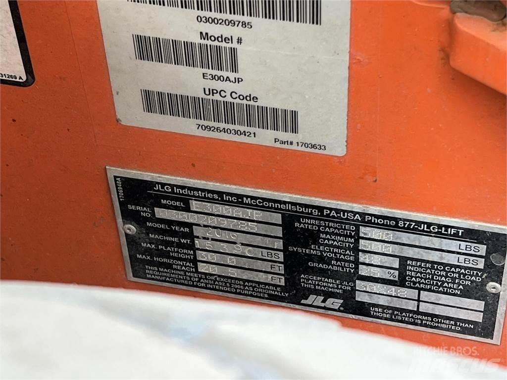 JLG E300AJP Съчленени стрелови подемници